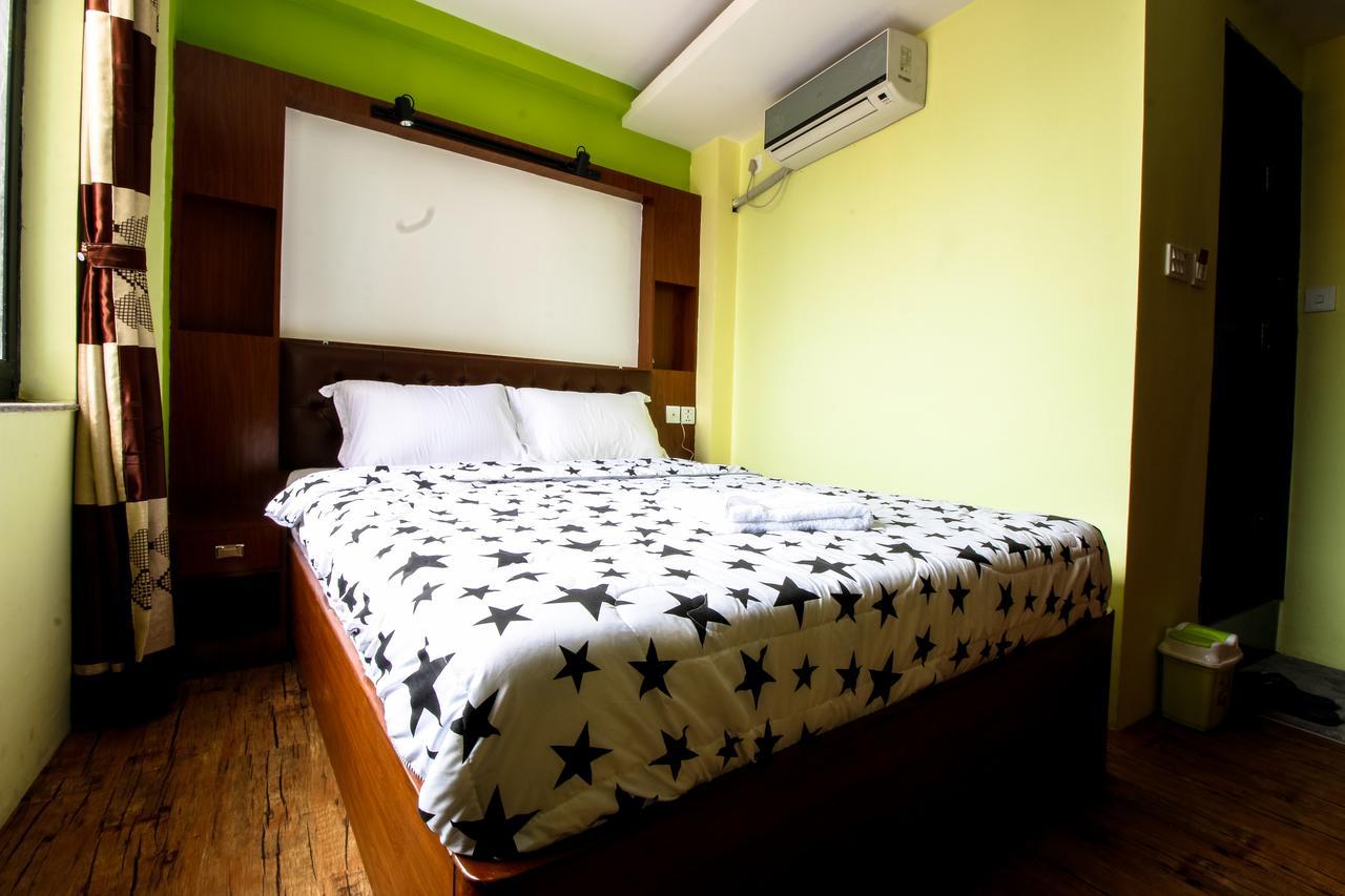 Everest Holiday Inn Kathmandu Exterior photo